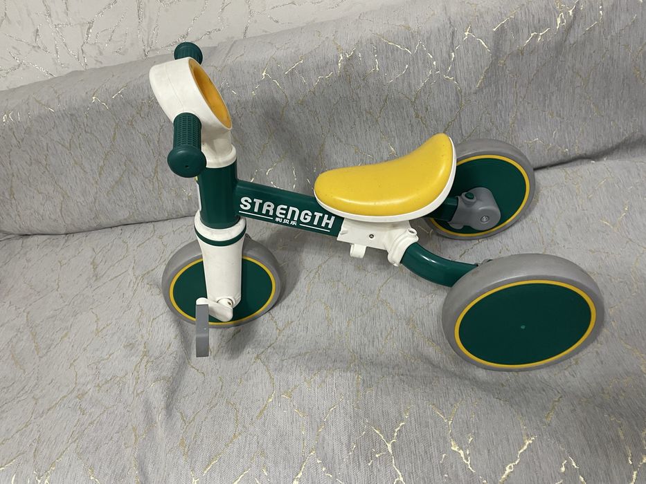 Беговел - велосипед в отличном состоянии