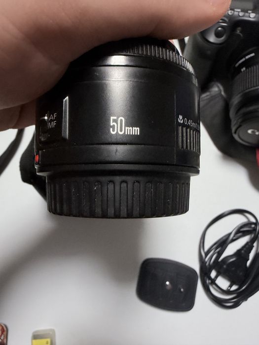 Aparat foto DSLR Canon 60D cu obiectiv EFS 18-55mm si EF 50mm