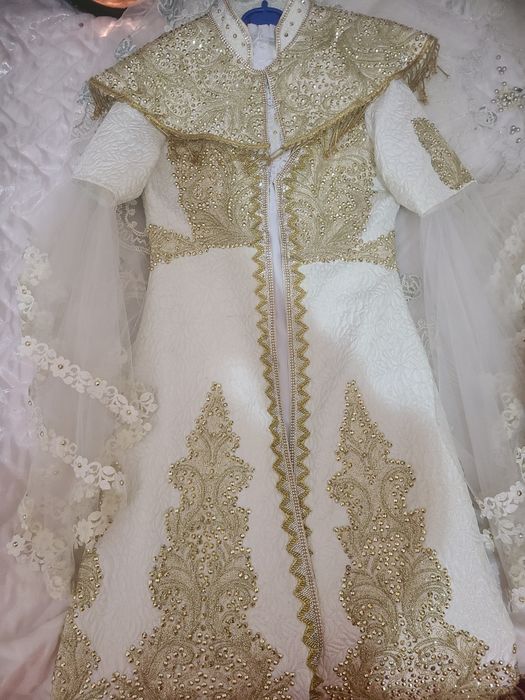 Ansambl 1 marta kiyilgan