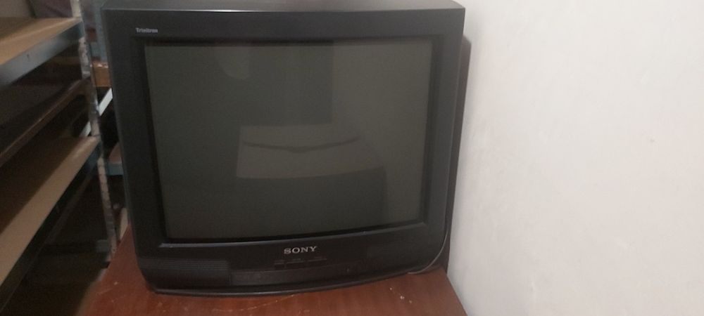 Телевизор SONY G21 Тринетрон плосък екран.