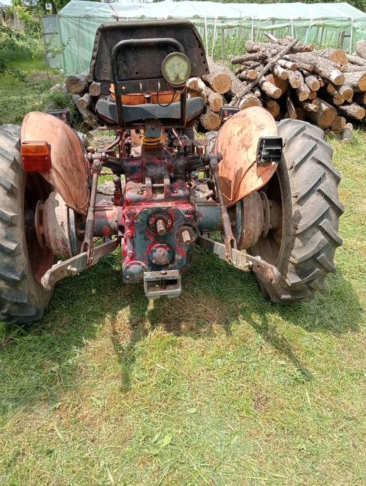 Tractor italian de 30cai cu plug