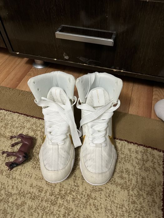 Мачомай3 найк золотой свет