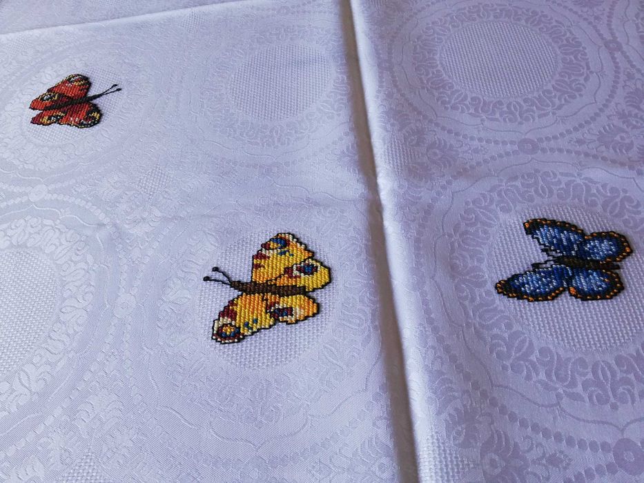 Покривка за маса РЪЧНА бродерия кръгла  150 см. НОВА