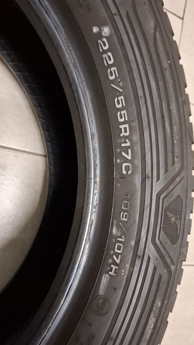 Всесезонна бусова гума  GoodYear 225 55 17C