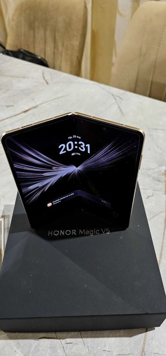 Honor Magic V5 като нов