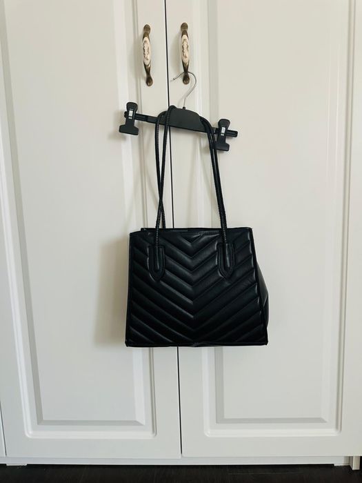 Geanta / poseta neagra , clasica