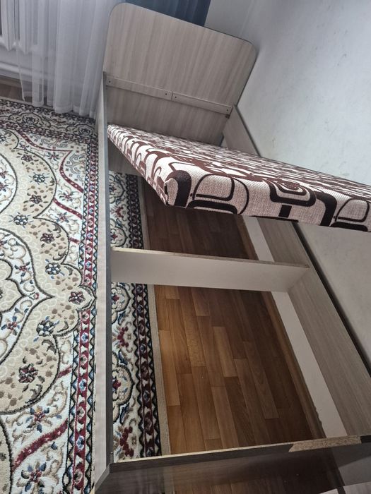 Тахта в хорошем состоянии