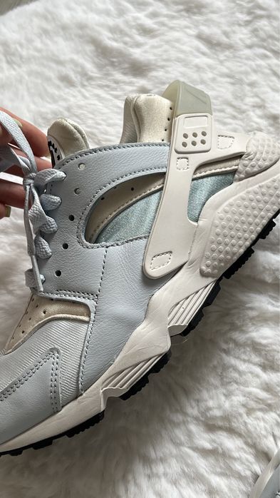 Продам кроссовки