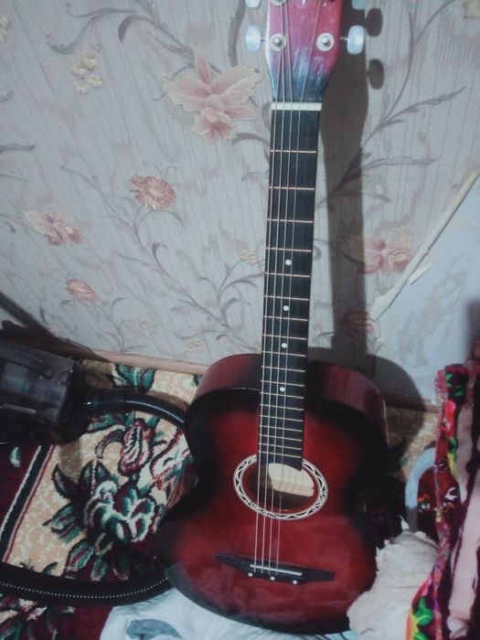 Гитара сатылады керек болса