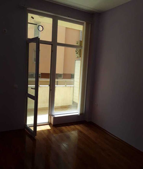 Дава се под наем Едностаен апартамент в Бургас, Славейков - 35 кв.м за 110 € - Снимка #2