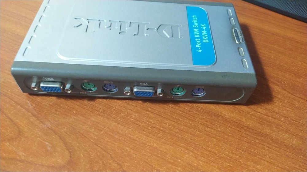 D-Link DKVM-4U/C2A 4-порт переключатель