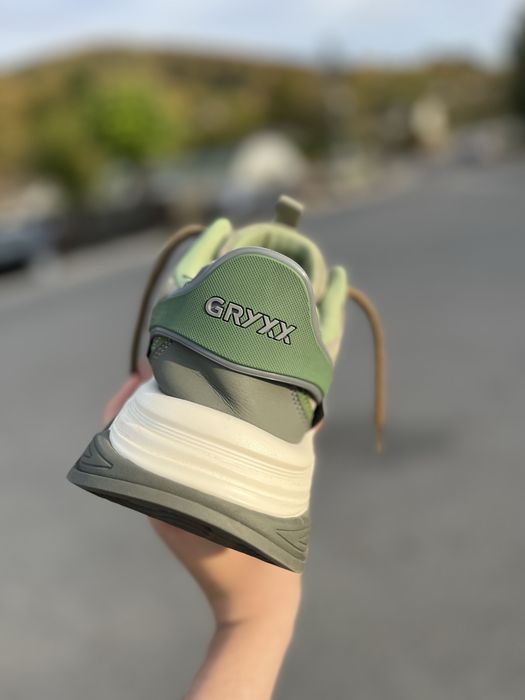 !Pret Bomba! Adidasi Gryxx noi!