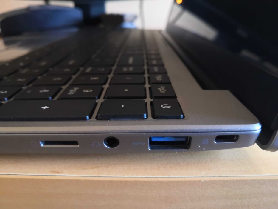 Чисто нов Лаптоп Intel Core i7-6600U 16GB RAM 1TB 2,8Ghz Windows 11