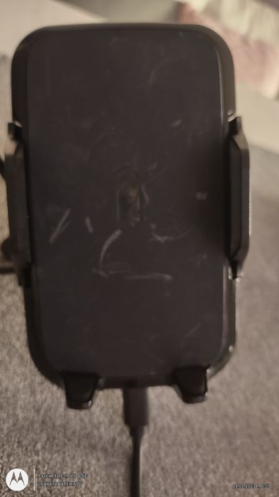 Стойка за телефон с вградено wireless зарядно