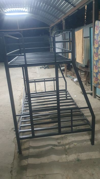 Продам двухярусную кровать