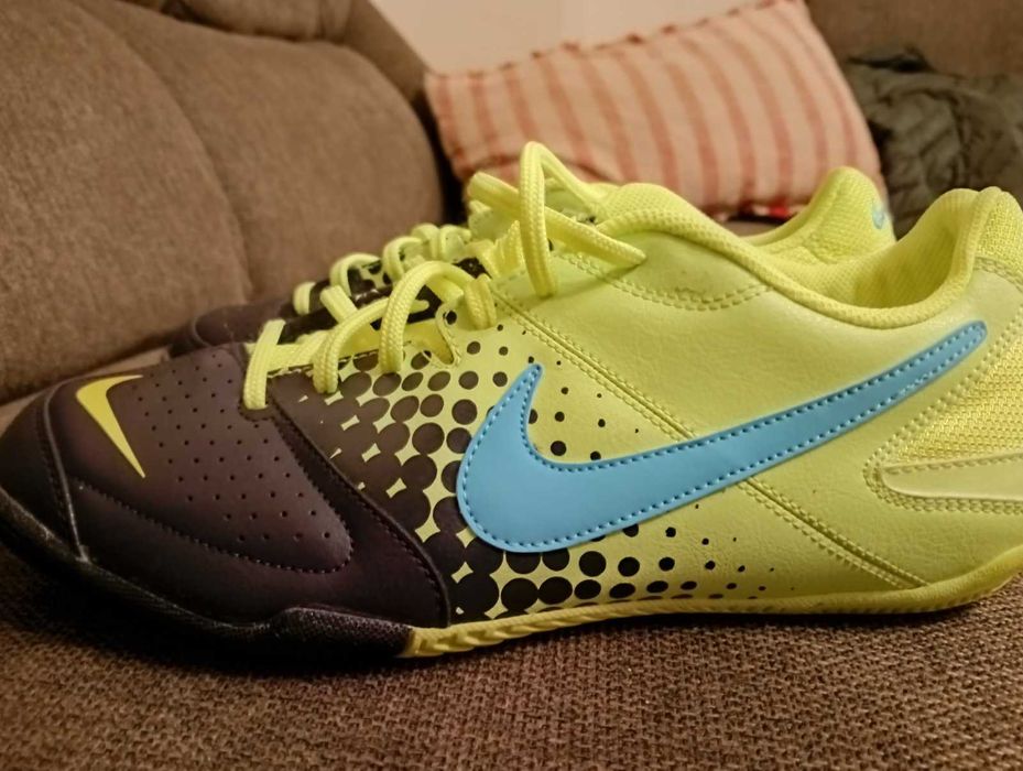Обувки за футбол на закрито nike elastico