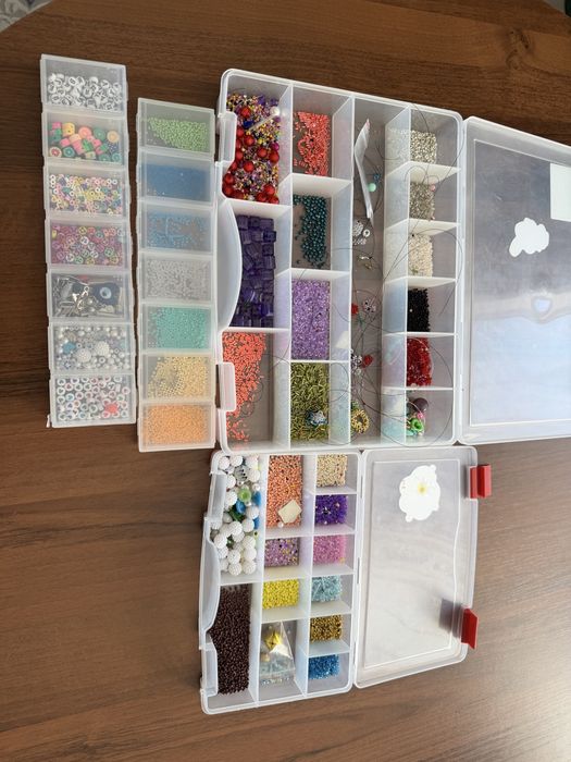 Набор бисеров с контейнером