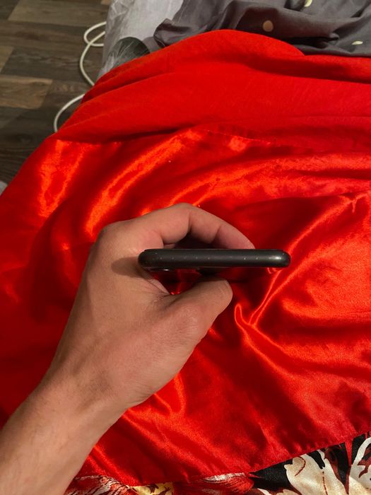 Продам айфон 11