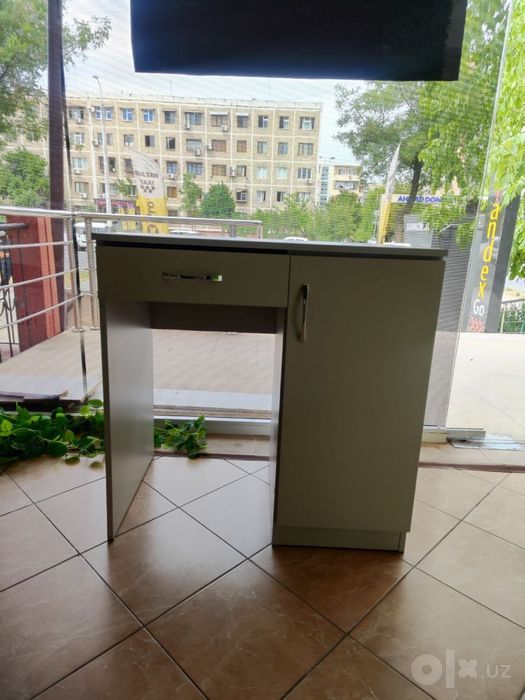 Dokon uchun chiroyli va sifatli mebellar yangi umuman ishlatilmagan.
