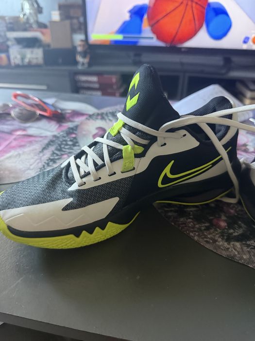 Продавям маратонки nike 40 номер