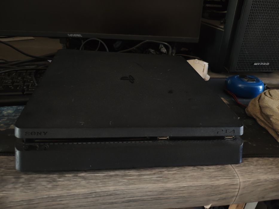 PlayStation 4 slim