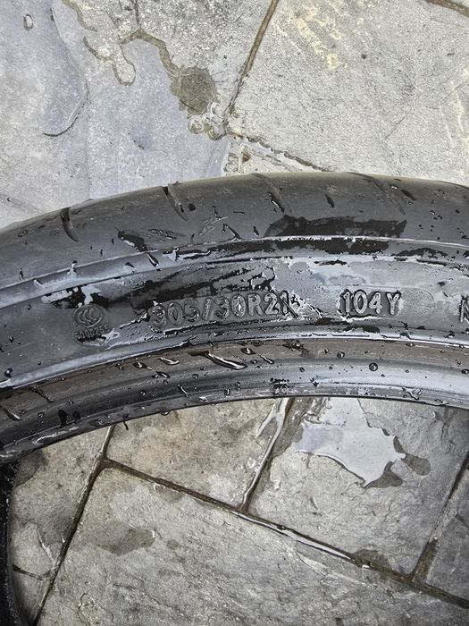 Două anvelope vara 305/30/21 ambele la 400 lei