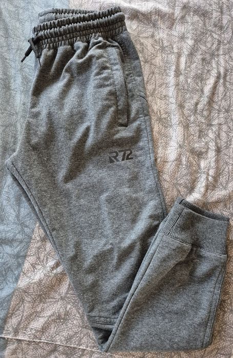 Дрехи за дете , дънки, панталони, полувер, анцуг, тениска