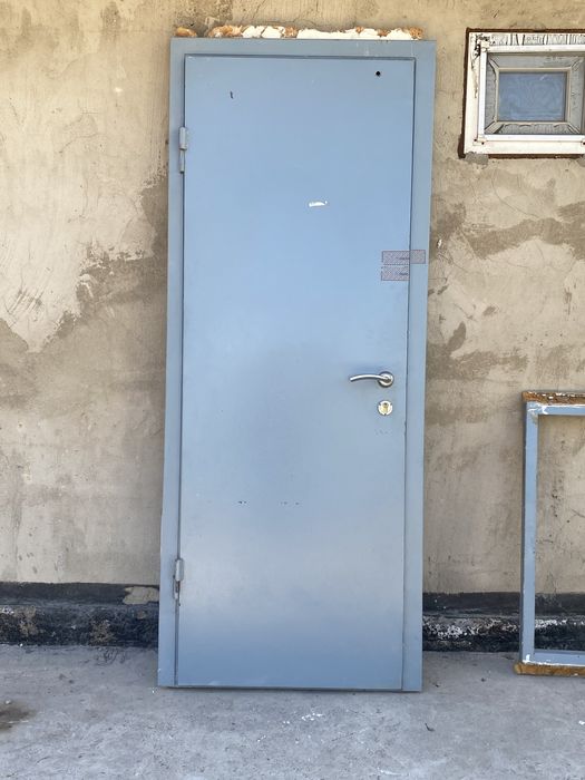 Металлический дверь