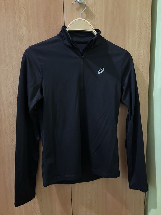 Дамски блузи Asics 25лв брой
