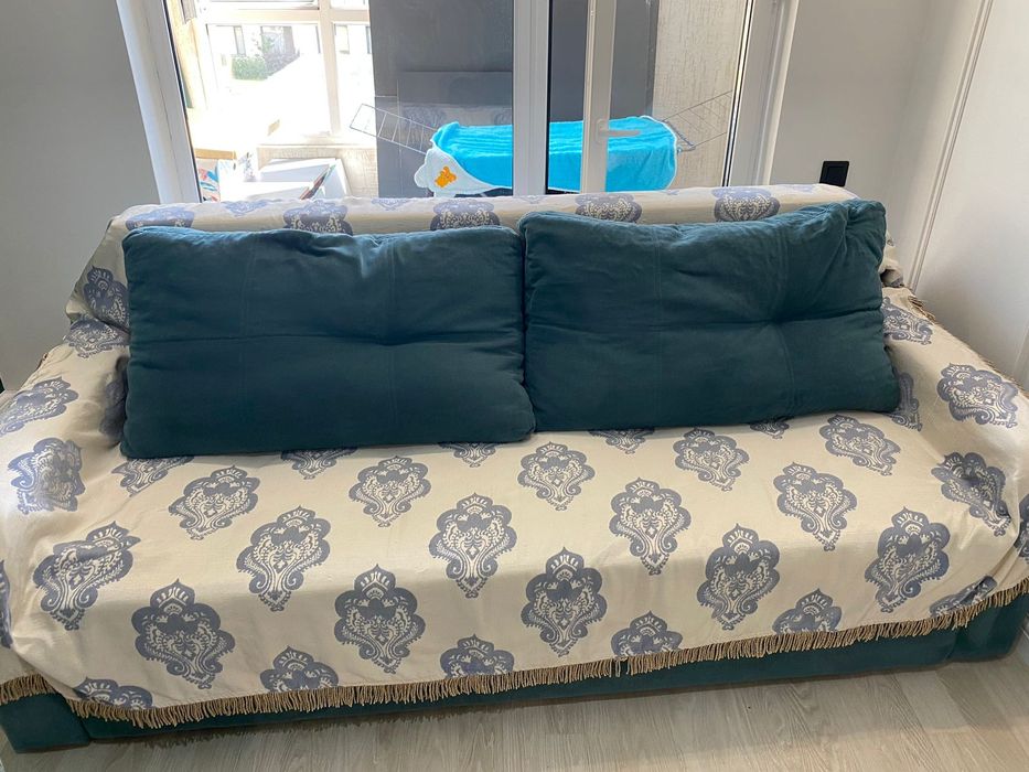 Диван практически новый