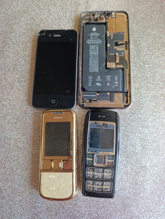 Телефони за части
