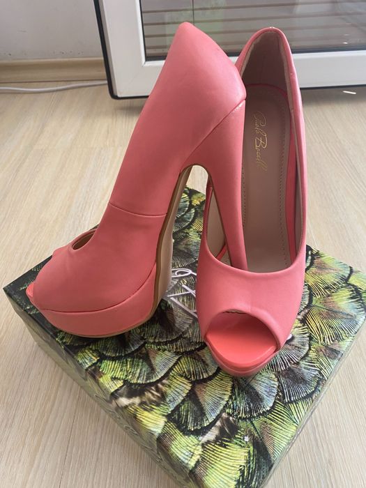 Дамски обувки на ток