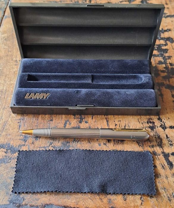 химикалка Lamy Persona twist титаниева с позлатени части, модел 220