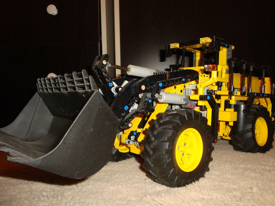 incarcator excavator vola 4 motoare Lego Technic 42030 telecomanda