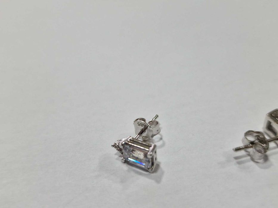 Комплект бяло злато 14К / синджир, обеци и пръстен / 6,16 гр.