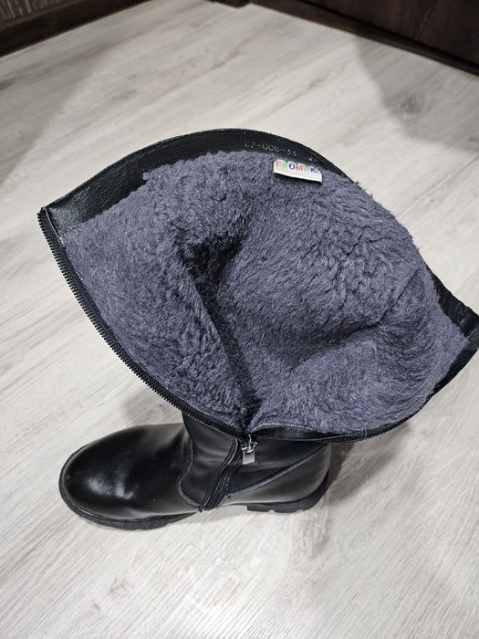 Продам зимние сапоги на девочку