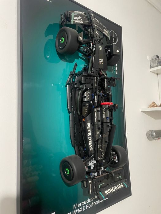 Болид формулы 1 мерседес