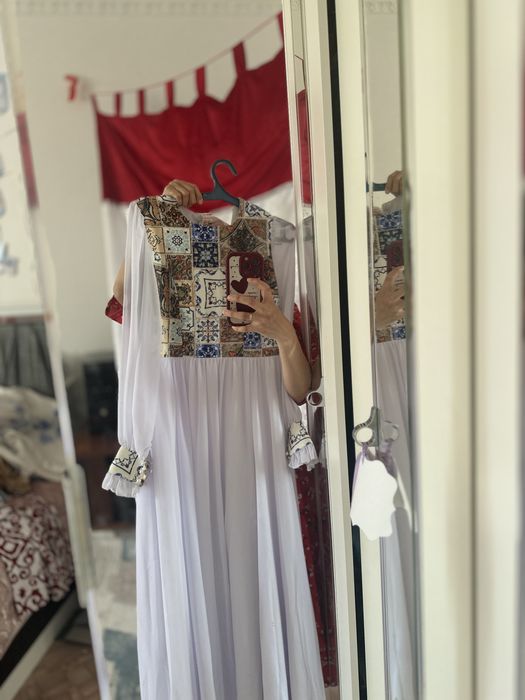 Платье почти новые одевала 1-2 раза