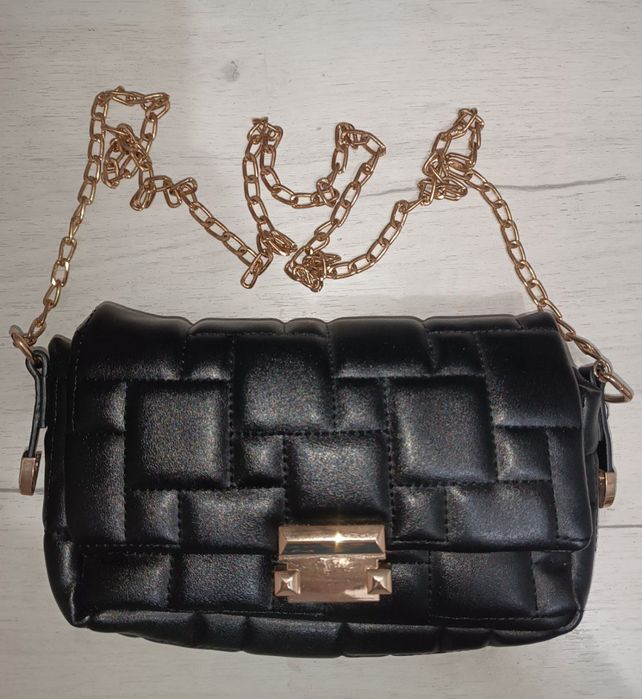 Срочно продаю ! Очень красивая, среднего размера сумочка