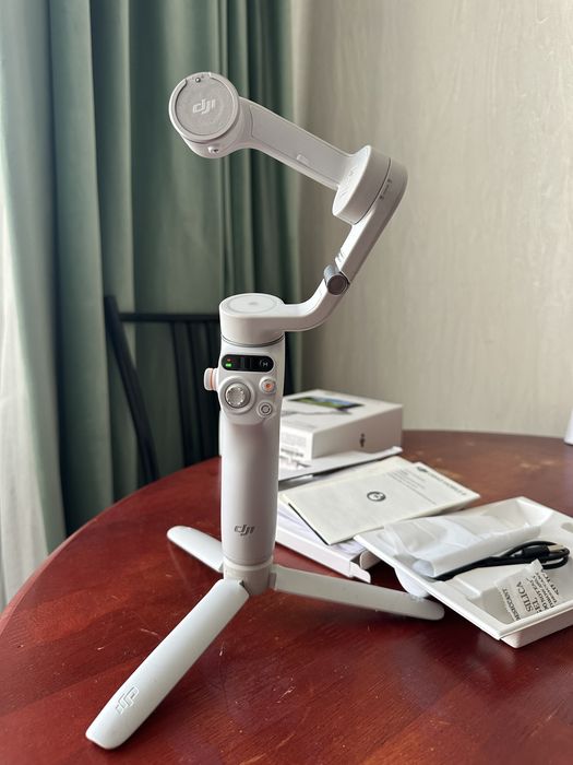 Продаётся стабилизатор Dji Osmo Mobile 6