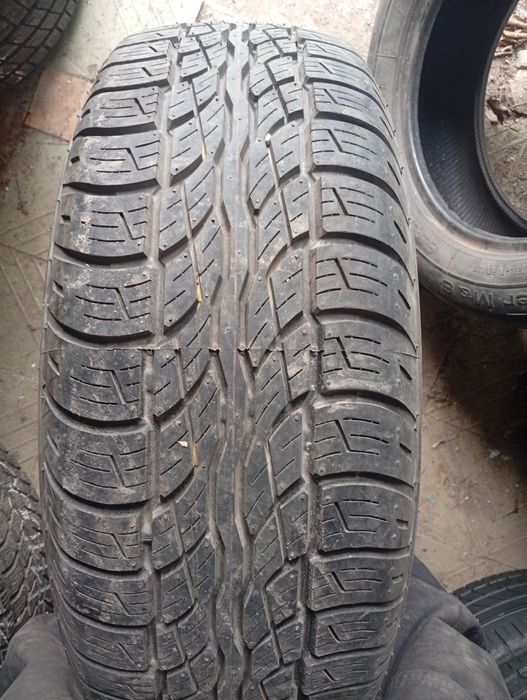 Продам одну покрышку 235/60 r16.