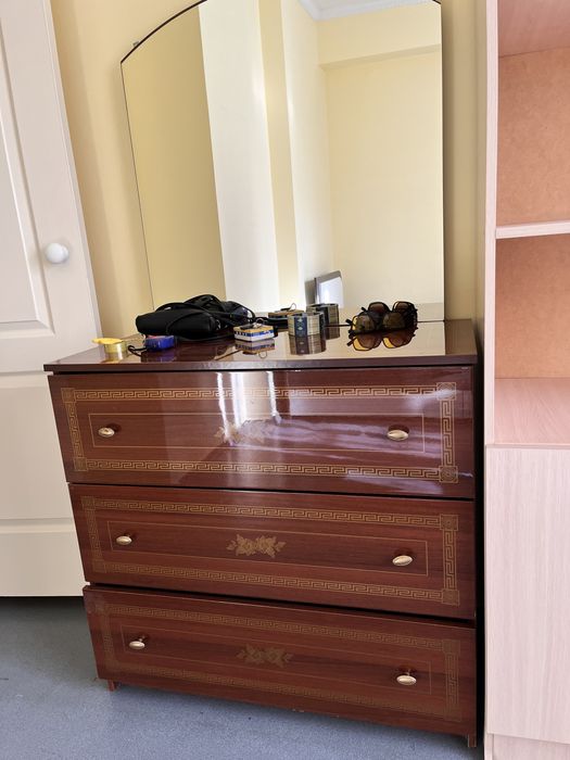 Комод с зеркалом