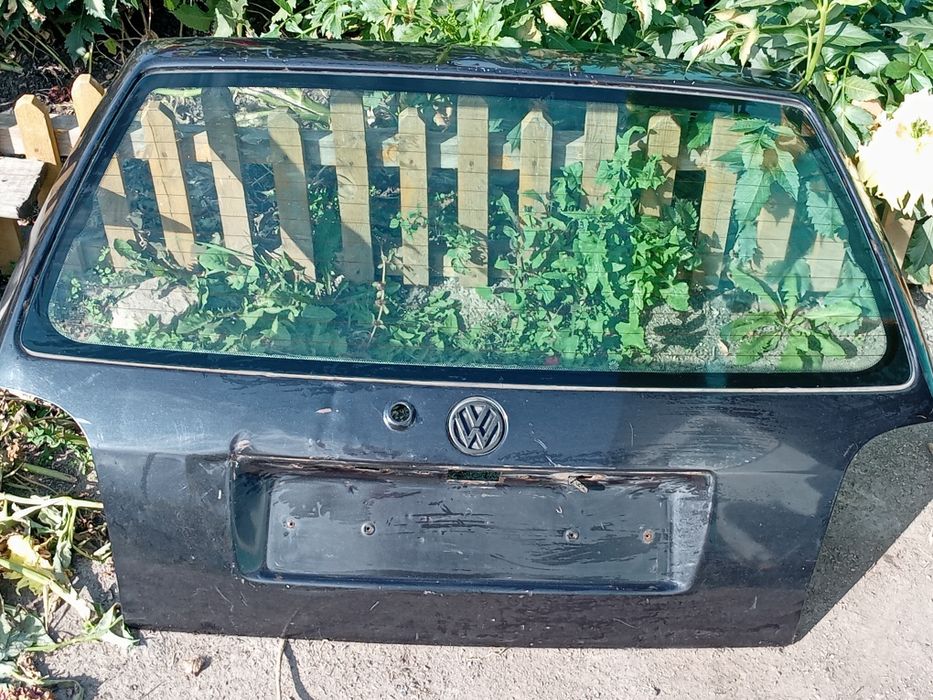 Продам капот ,задняя дверь.