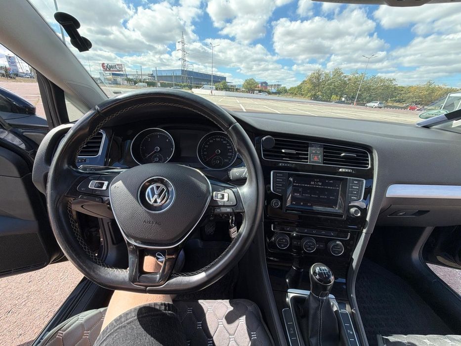Volkswagen Golf VII dotări premium pachet CUP