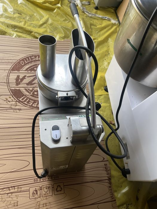 Фурна за пици, тестобъркачка, зеленчукорезачка