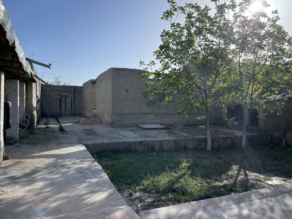 уч срочна сотилади