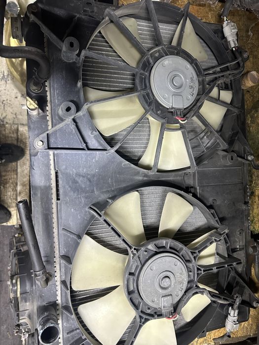 Радиатор на Камри 50