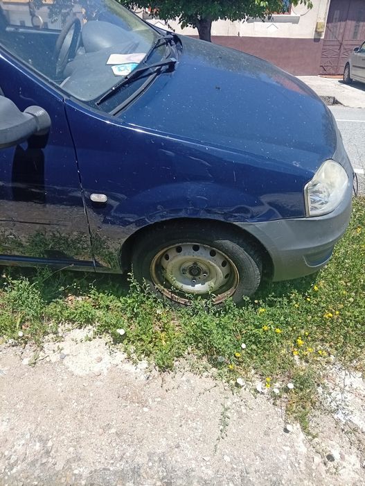 Vând urgent Dacia Logan 1'4 benzina 2011