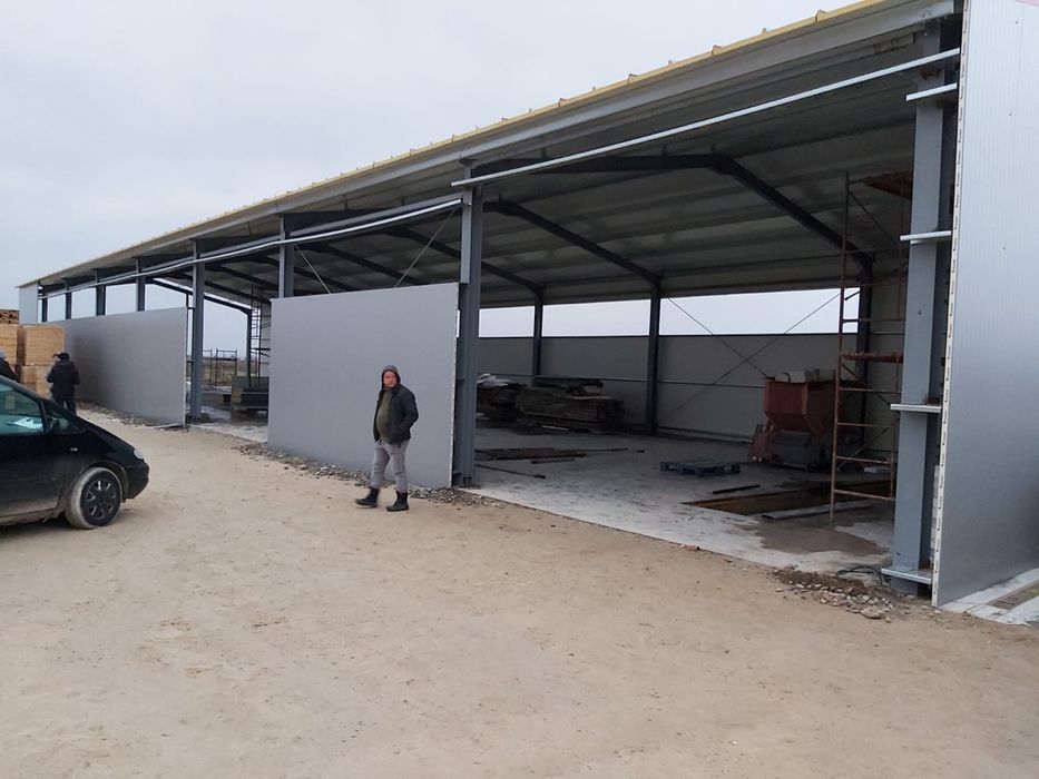 Vand Hala Metalica cu panouri sandwich completa la gata