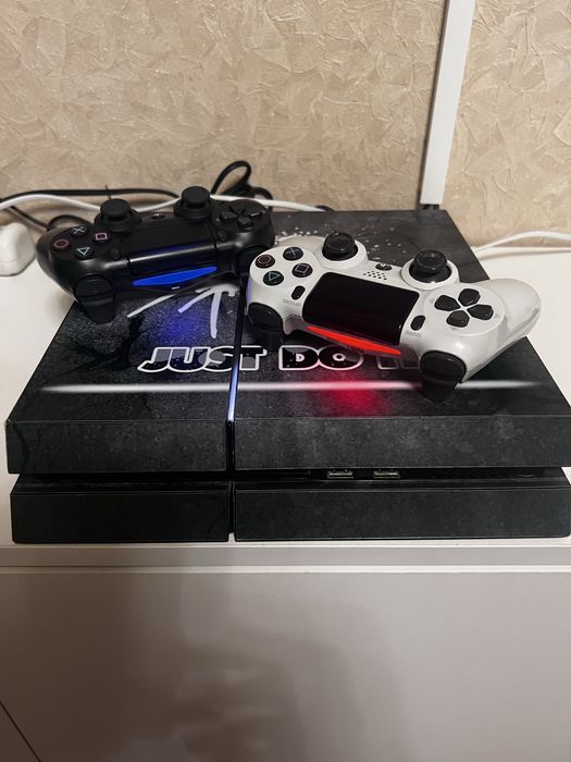 Продам play station 4